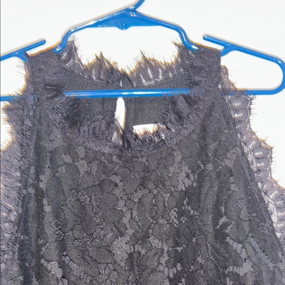 Black Lace Sleeveless Tank Top - Picture 6 of 9